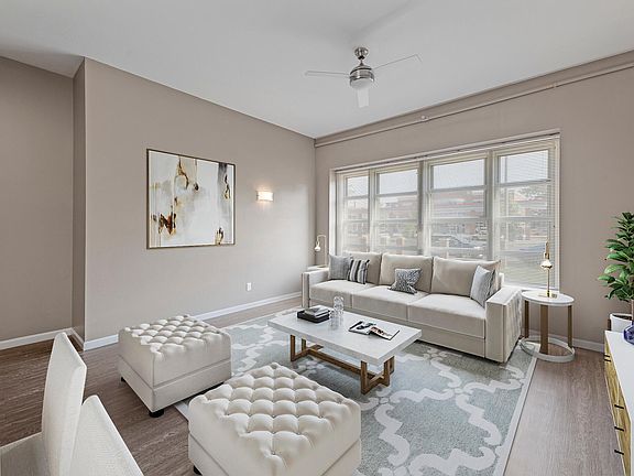 2nd image of 4242 Lindell Blvd #106