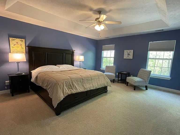 646 Surrey Ln — Photo 9