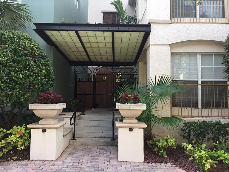2402 W Azeele St #418 — Photo 3