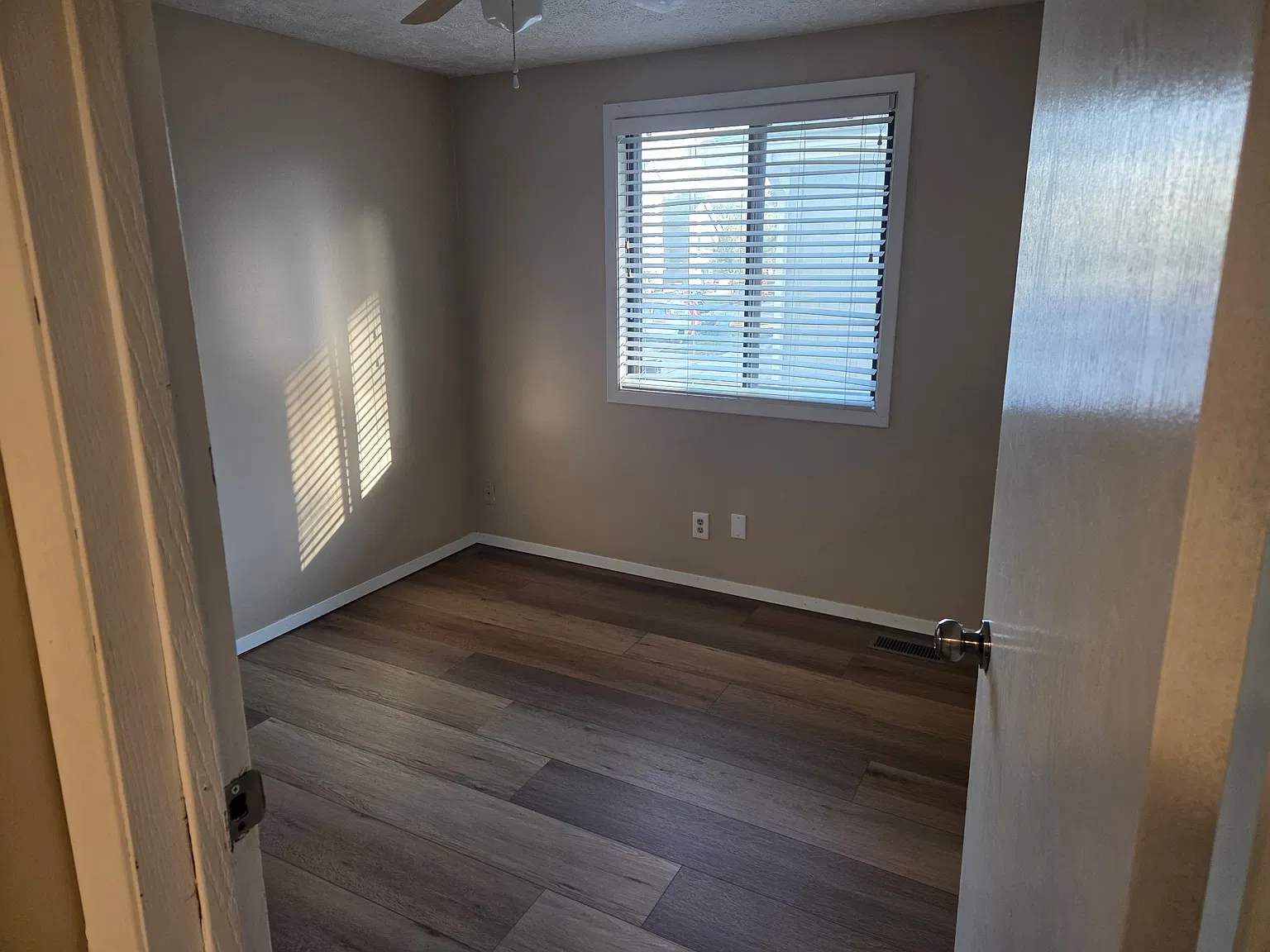 2 bed, $900 — Photo 2