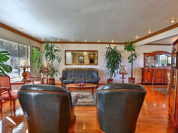 2nd image of 77 La Crosse Dr
