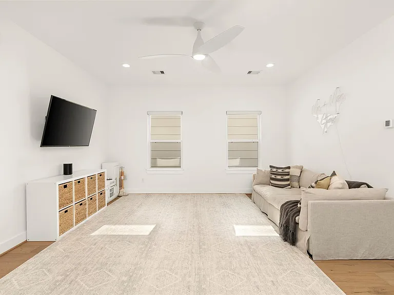 804 Aurora St — Photo 11