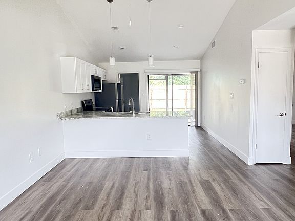 2nd image of 1264 Shady Pines Ln