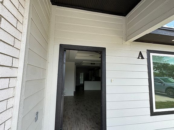 2nd image of 1605 Los Alamos St #A