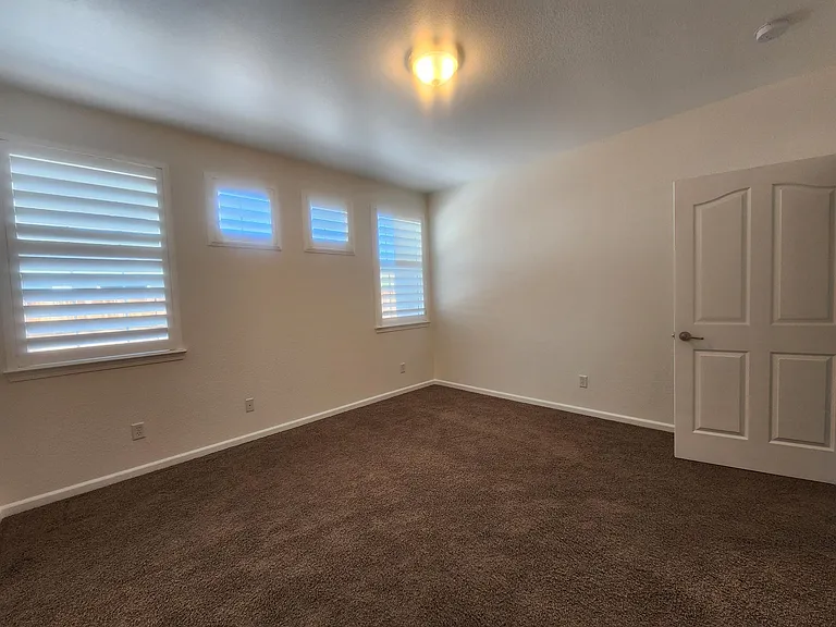 1086 Silver Coyote Dr — Photo 11