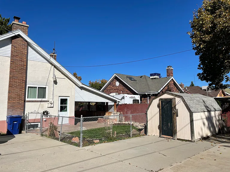 W Cyprus St — Photo 29