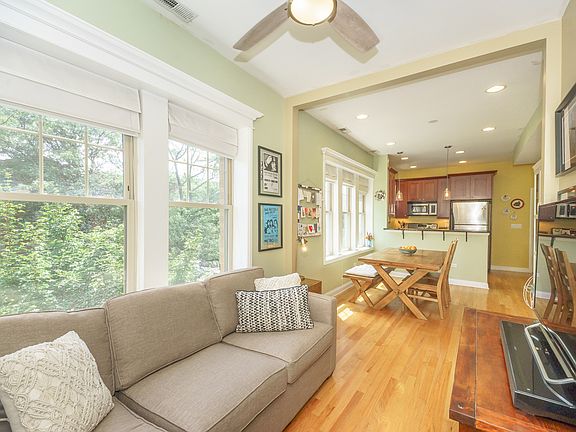 2nd image of 2656 W Gunnison St APT 3