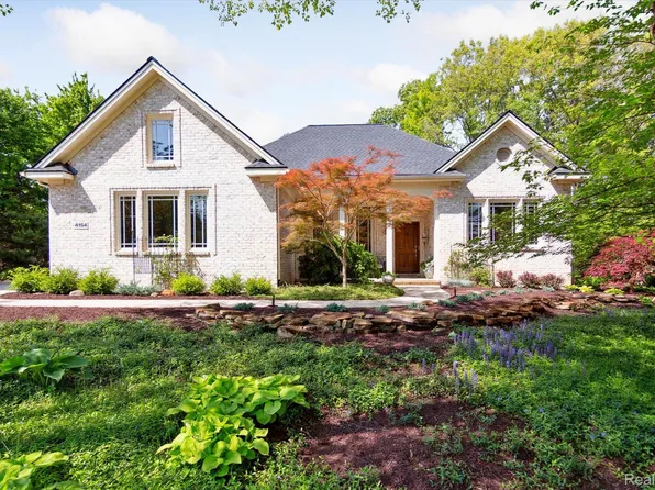 4154 Kangaroo Ct, Pinckney, MI 48169