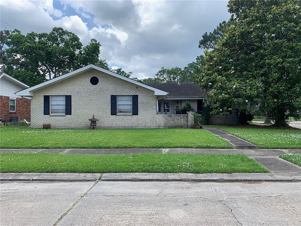 1st image of 1900 Green Oaks Dr