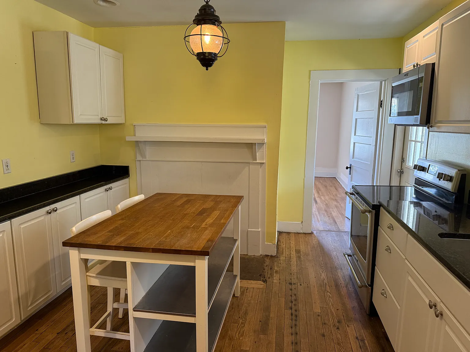 4 bed, 2400 sqft, $1,600 — Photo 3