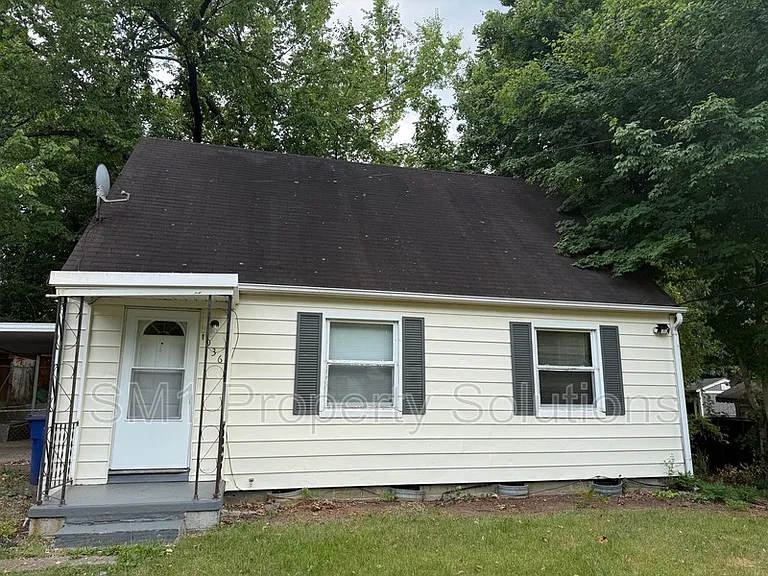 1036 Nancy Ln SE — Photo 2