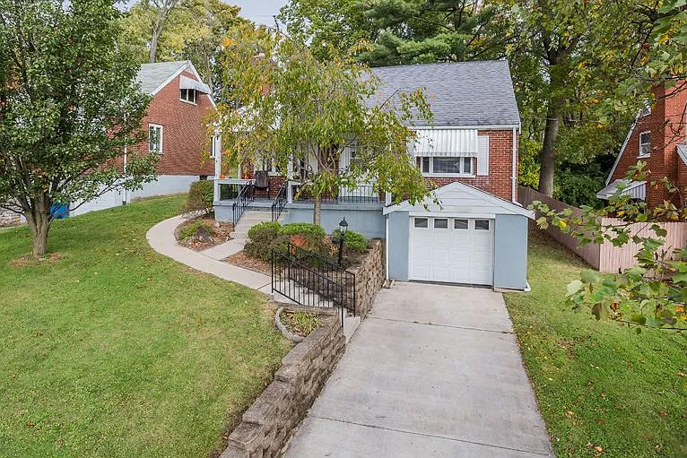 422 Forest Ave photo 1