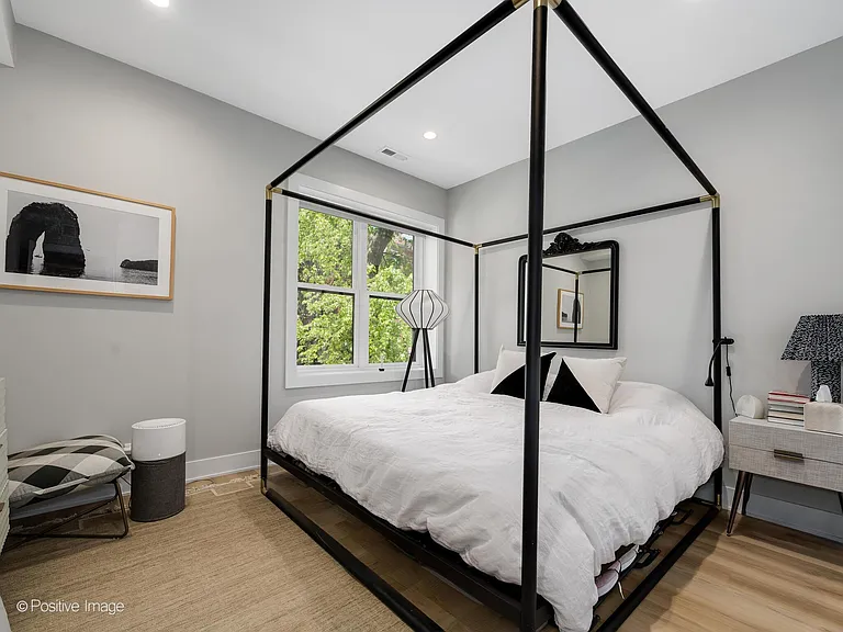 833 N Hoyne Ave #2S — Photo 11