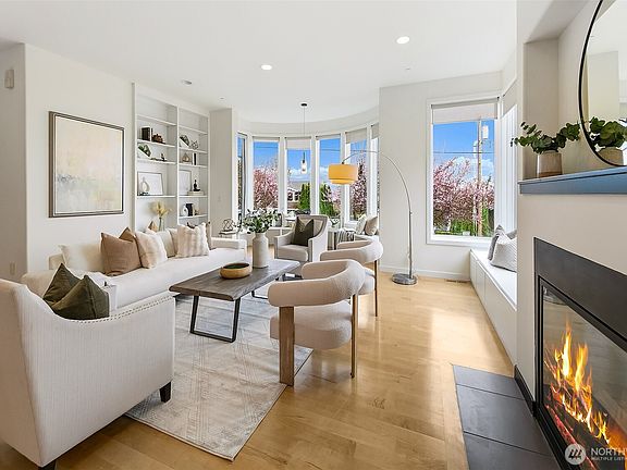 3rd image of 526 14th Avenue W