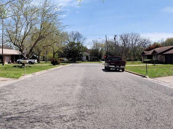 1st image of 1604 Castlewood Ct