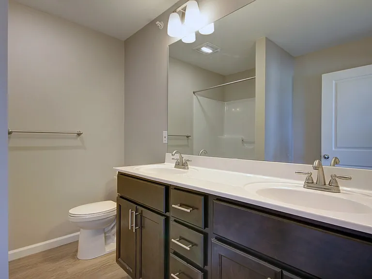 Middletown Place Apartments — Photo 8