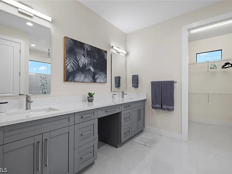 1137 SW 18th Ct — Photo 13