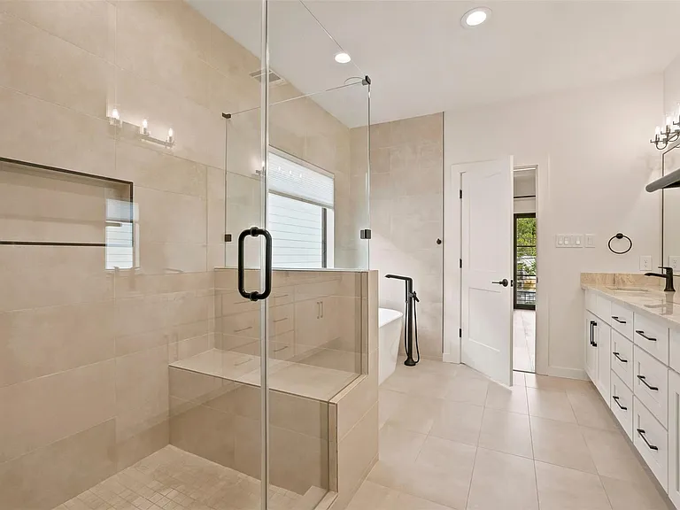 1435 Lawrence St — Photo 18