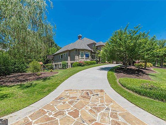 3rd image of 730 Glenairy Dr