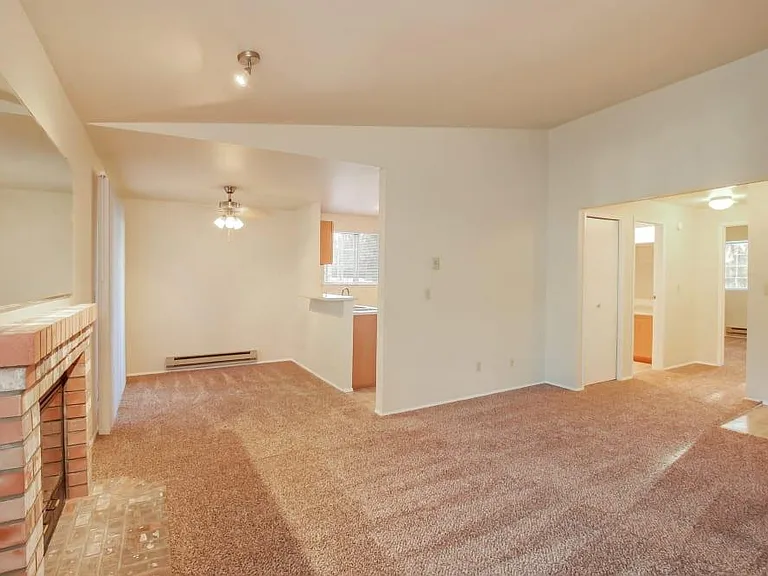 Arbor Square Apartments — Photo 12