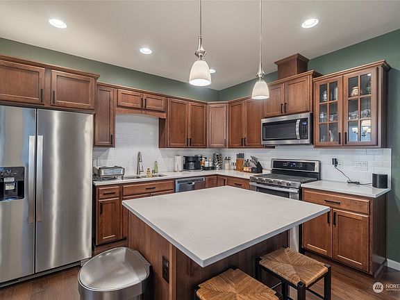 5th image of 3330 63rd Avenue SW