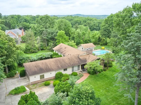 2265 Anthony Dr, Akron, OH 44333