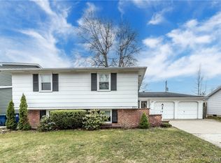 223 Robin Hill Dr, Williamsville, NY 14221