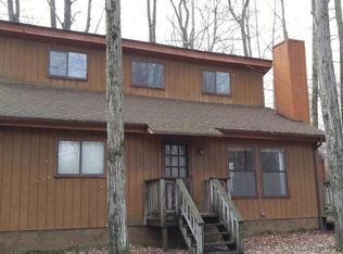 1131 Oakland Pl, Pocono Pines, PA 18350