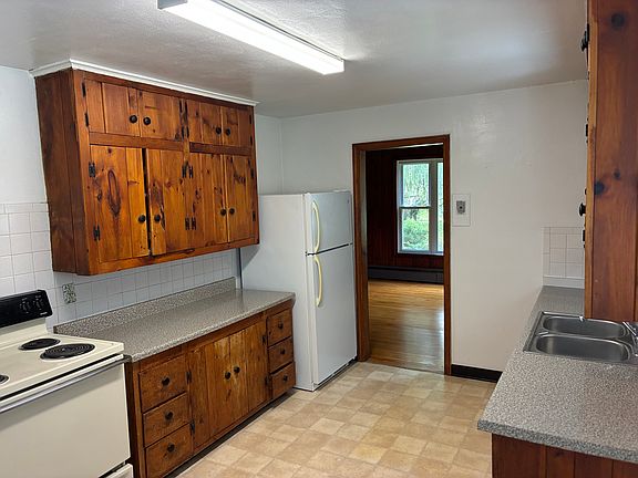 5th image of 27 Dart Dr Unit 1