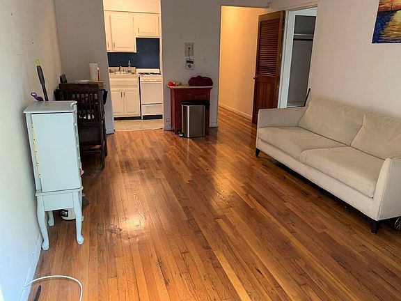 5th image of 153 W 74th St APT 3B