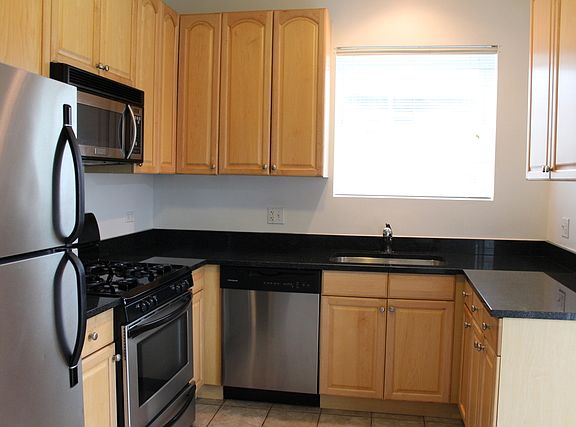 4th image of 4421 N Whipple St APT 1A