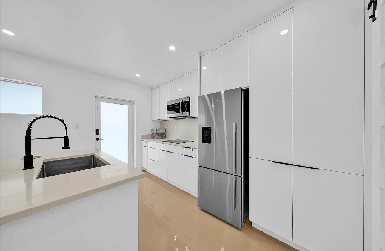 2 bed, 800 sqft, $2,600 — Photo 2