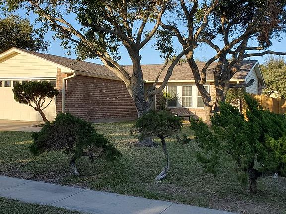 4th image of 802 Saint Anthony Pl