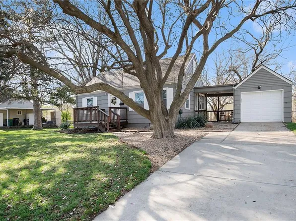 7701 W 63rd Ter, Overland Park, KS 66202