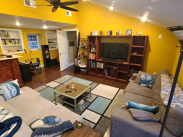 1517 Downs Ave — Photo 9
