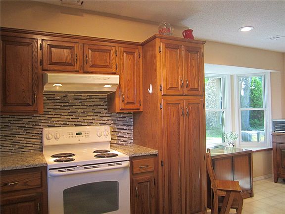 3rd image of 2812 Parkwood Dr