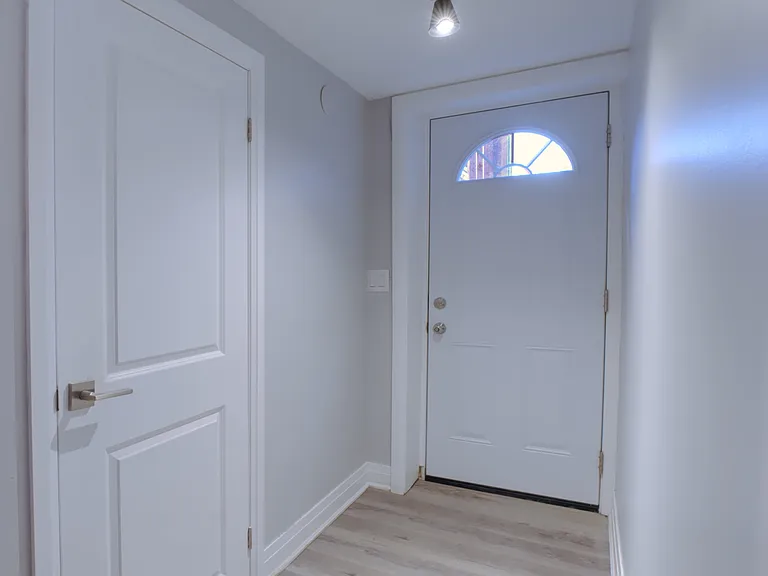 258 Kingscourt Ave #2 — Photo 16