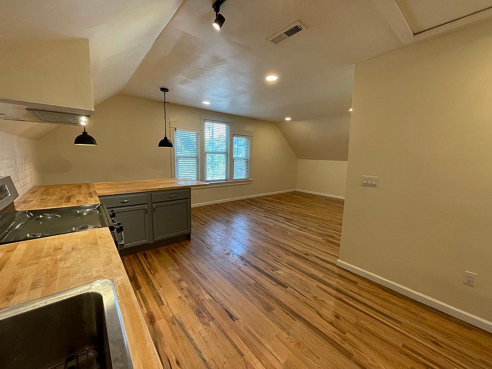 1st image of 1034 E Alameda Ave