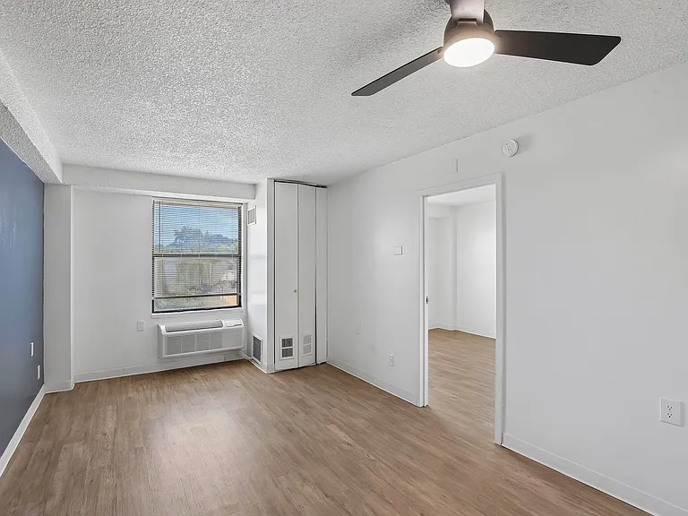 Riverview Apartments — Photo 16