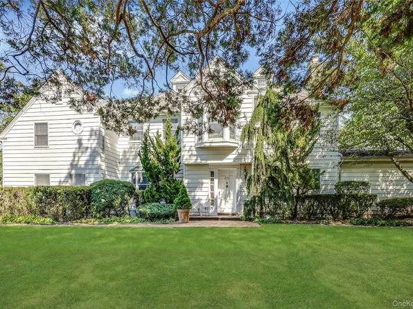 252 Cedar Avenue, Hewlett Bay Park, NY 11557