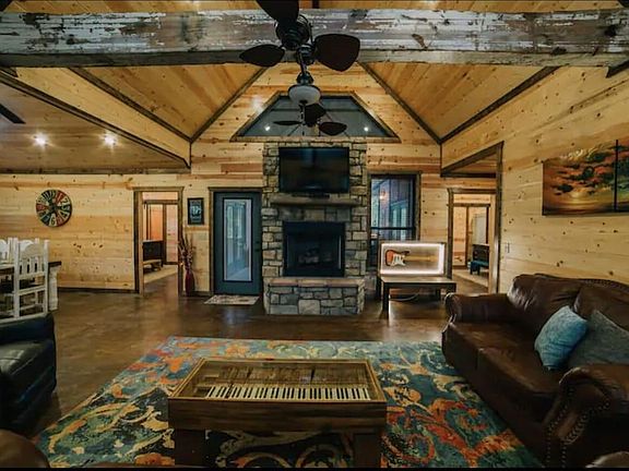 3rd image of 35 Paradise Ln