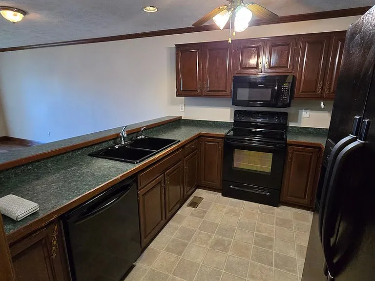 474 Lands End Rd — Photo 4