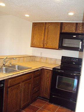 3rd image of 5915 McKinney Dr NE