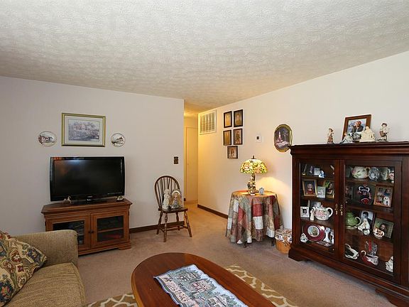 3rd image of 1664 Lanbury Dr