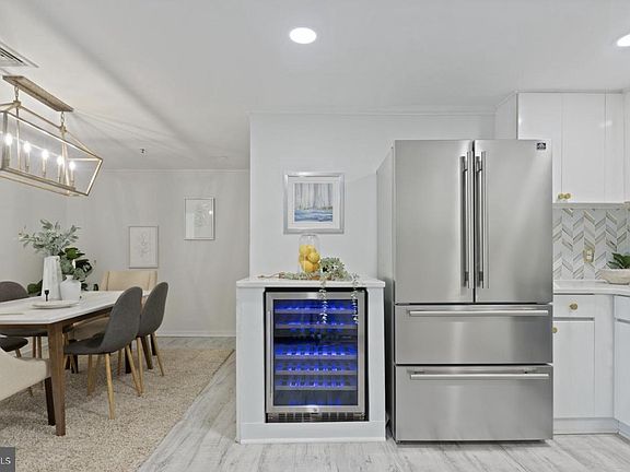 4th image of 250 President St Unit 600