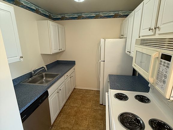 3rd image of 8739 Green Willow St APT 1
