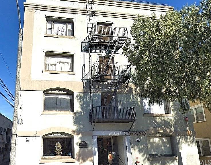 1st image of 323 W 4th St APT 406
