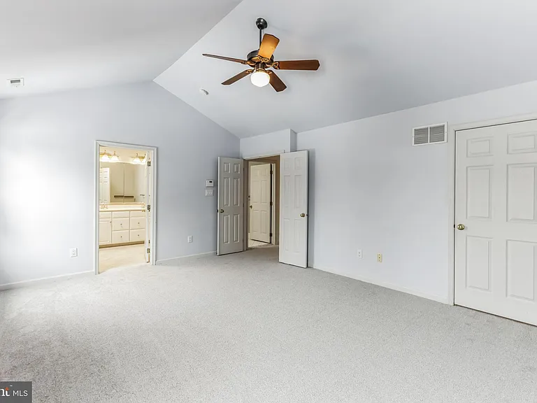 4 Hogan Way — Photo 18