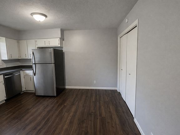 3rd image of 1349 E Elm St #1349