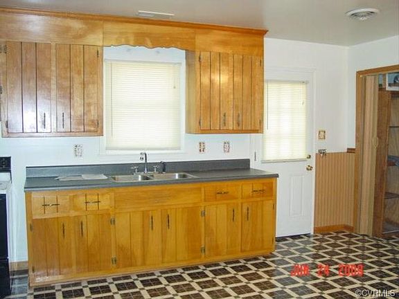 5th image of 7820 Edwin Ln